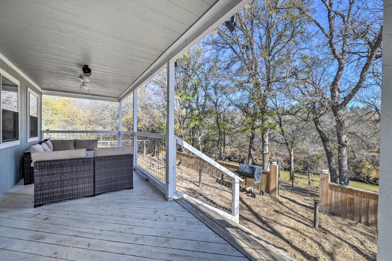 Bright Brownwood Home With On-Site River Access! エクステリア 写真